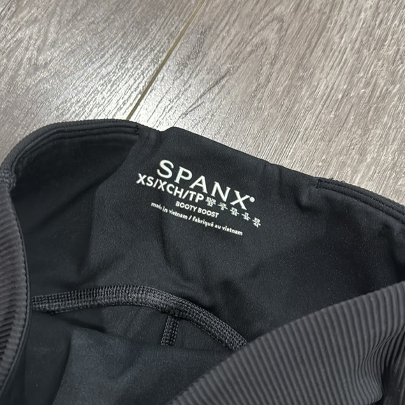 SPANXshap e Booty Boost black ribbed
7/8 Leggings xs - Picture 9 of 10
